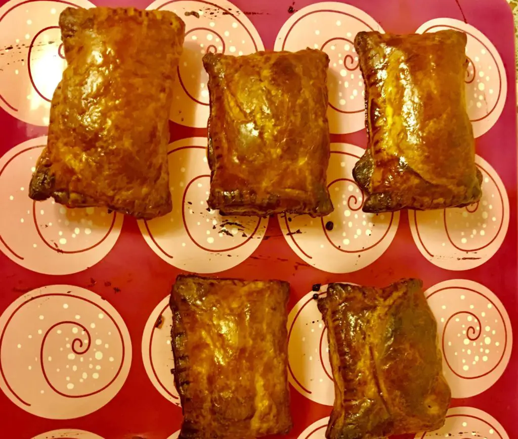 Pastry with Date Paste Filling
